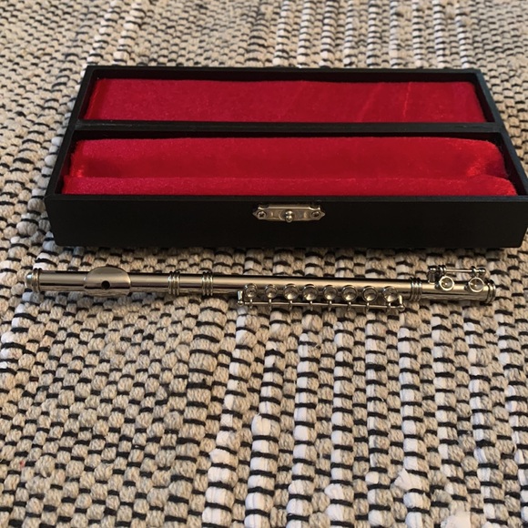 American Girl Doll Flute & Stand. Excellent Condition - Picture 5 of 16